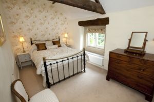 Gorgeous Scarah Cottage Ripley 8 sm.jpg